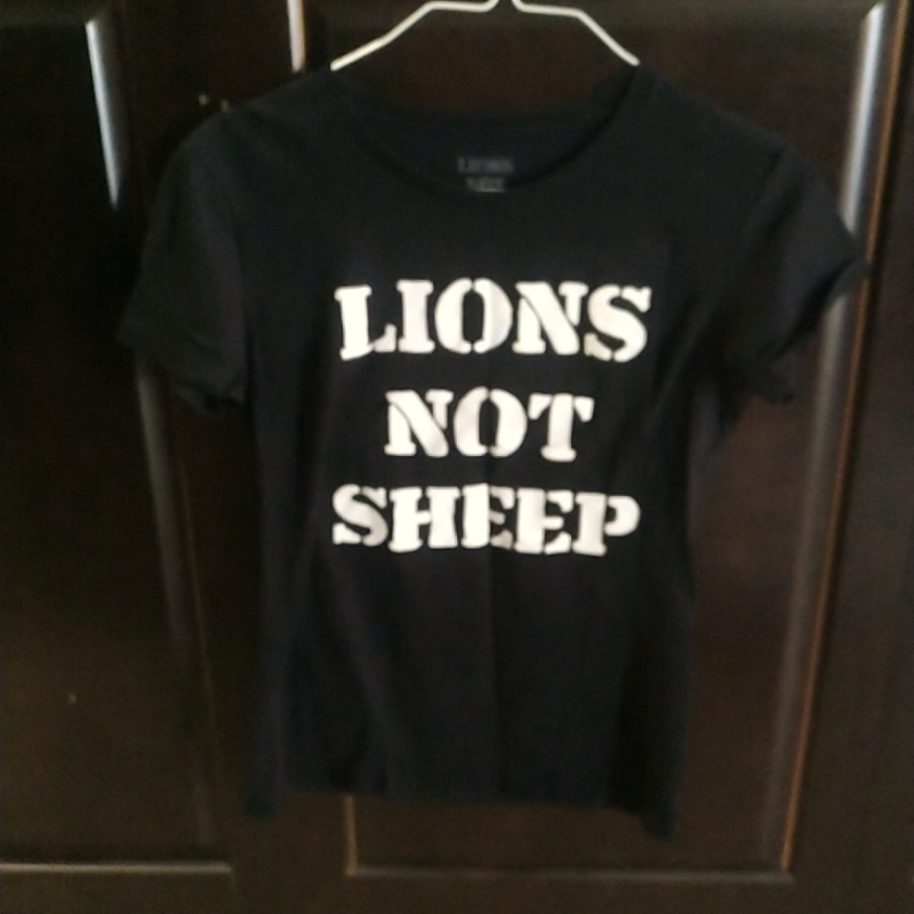 Lions Not Sheep OG Large tee